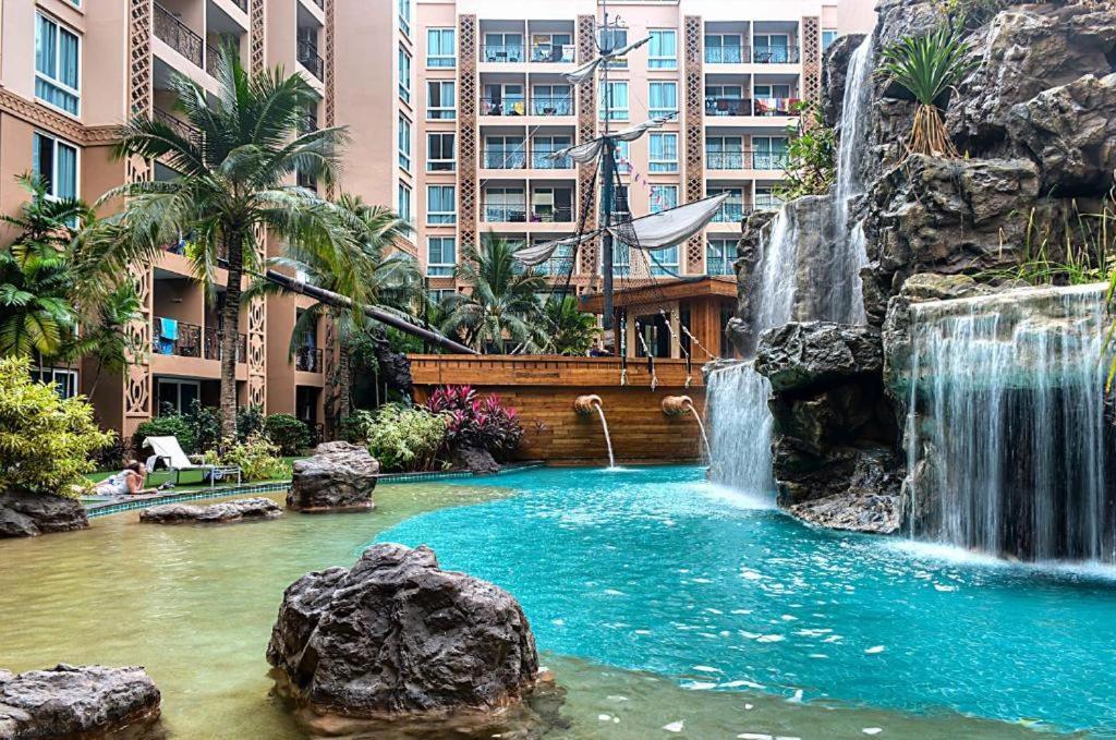 Atlantis Waterpark Lejlighed Jomtien Beach Eksteriør billede